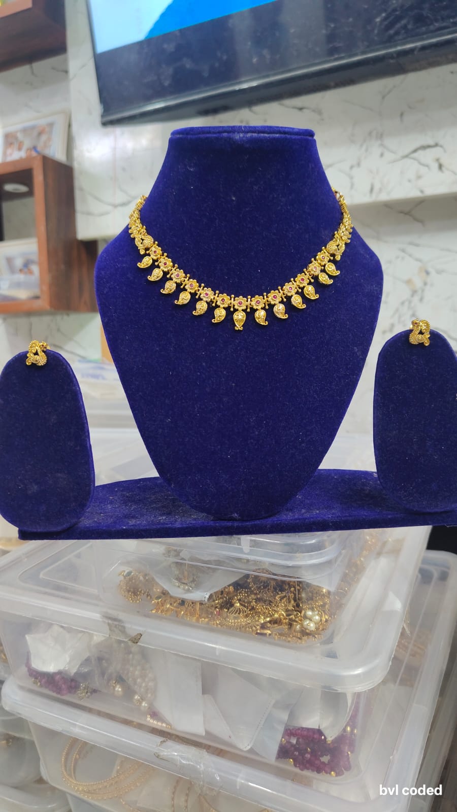 Mango Necklace Set