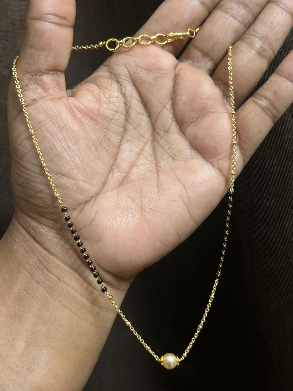 Simple Short Blackbeads (Nallapusalu Chain)
